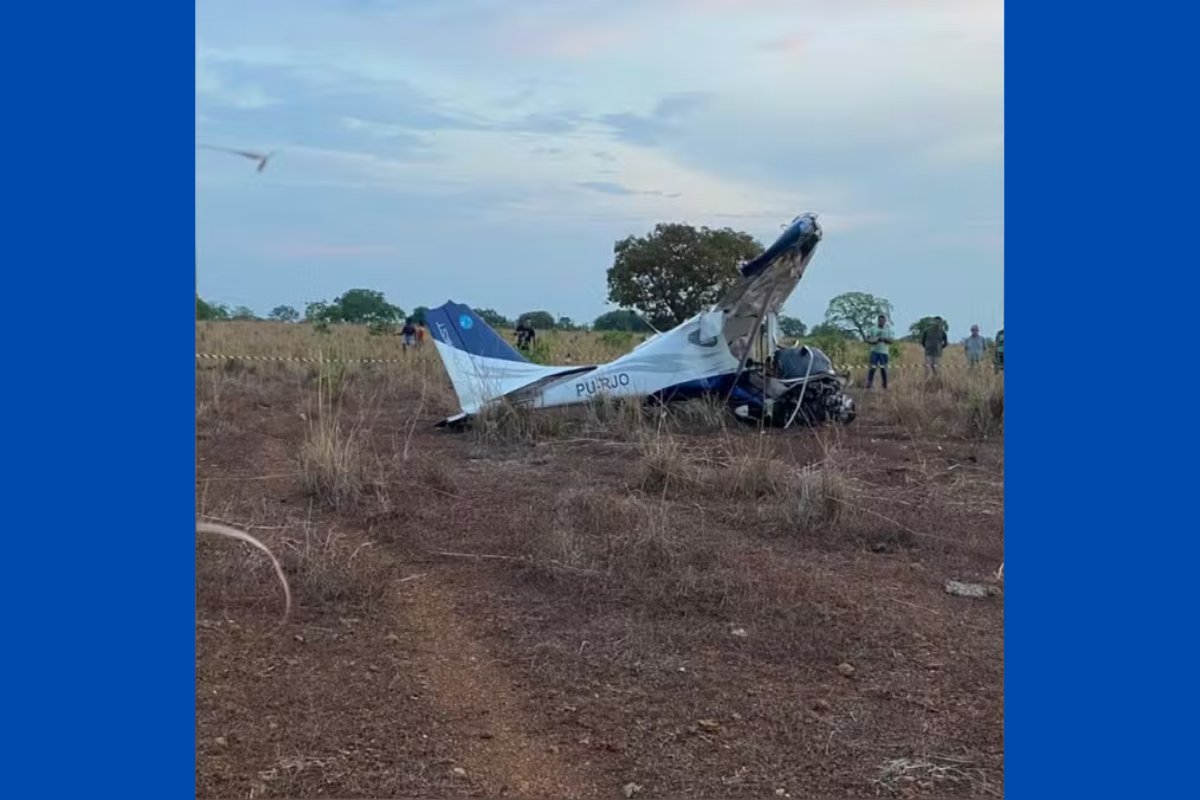Vídeo: dois homens morrem após queda de avião no Tocantins 
