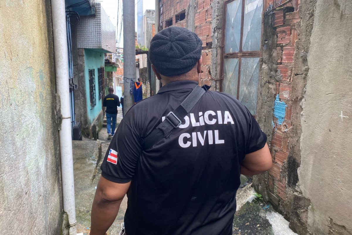 Homem que se passava por falso policial é preso em Feira de Santana acusado de violentar mulheres 