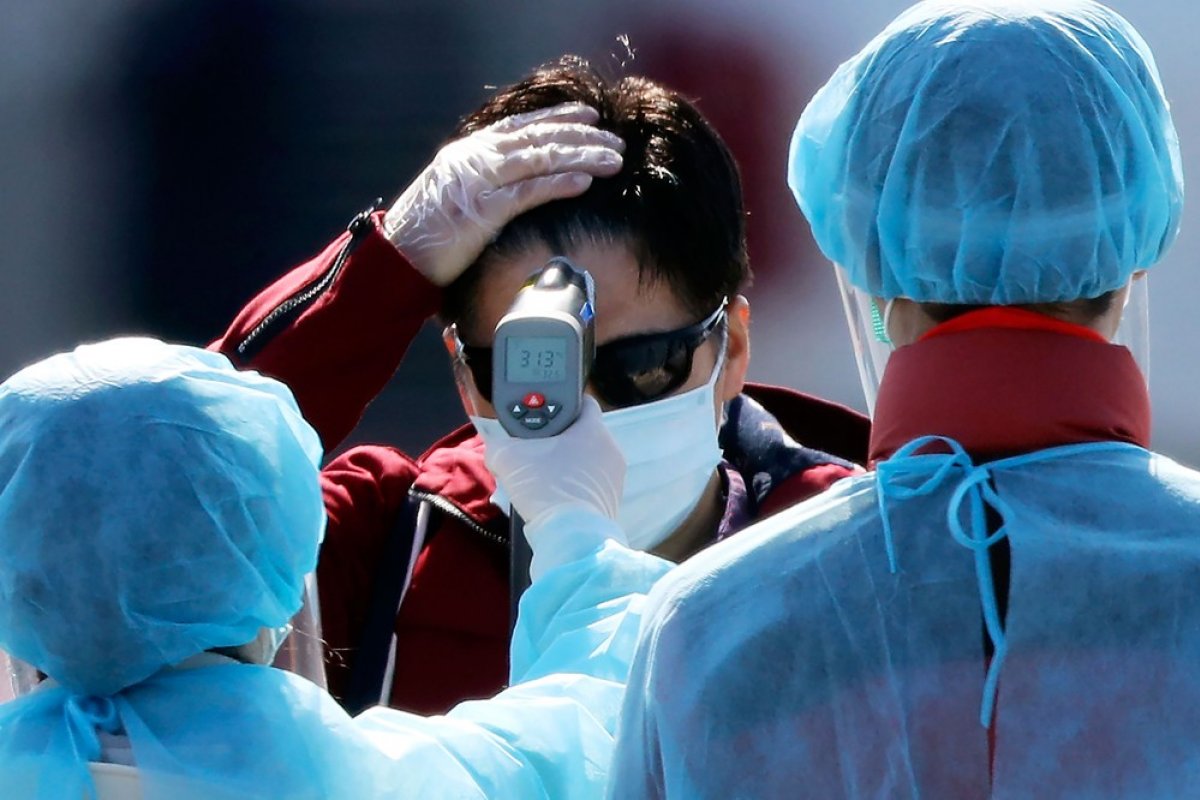 Mulher pega coronavírus pela 2ª vez no Japão