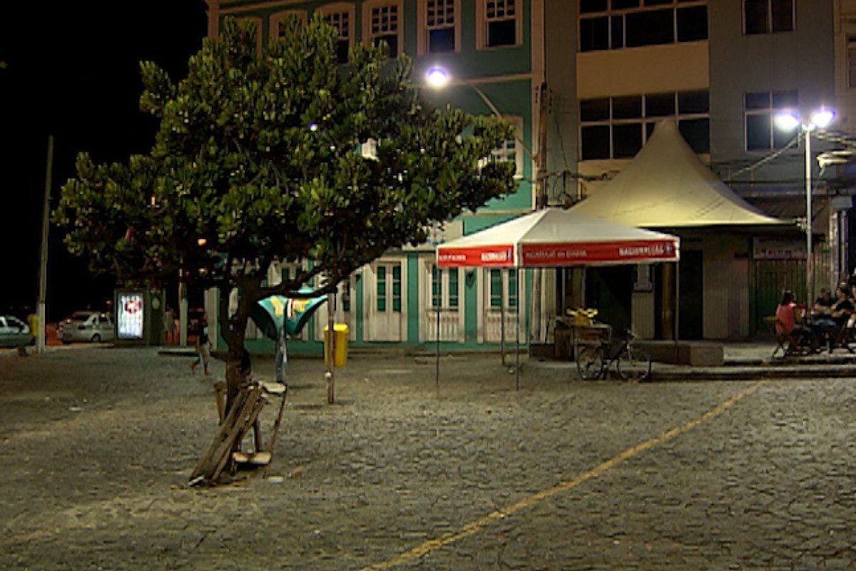 Cães atacam cachorro de mulher no Rio Vermelho, em Salvador