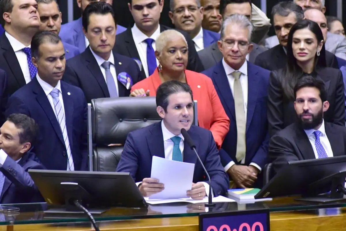 Câmara aprova projeto que aumenta salários de servidores públicos do Judiciário