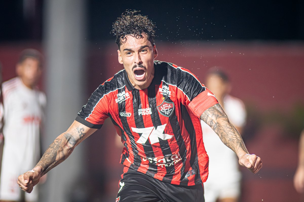 Vídeo: Vitória vence Internacional e "dorme" fora da zona de rebaixamento