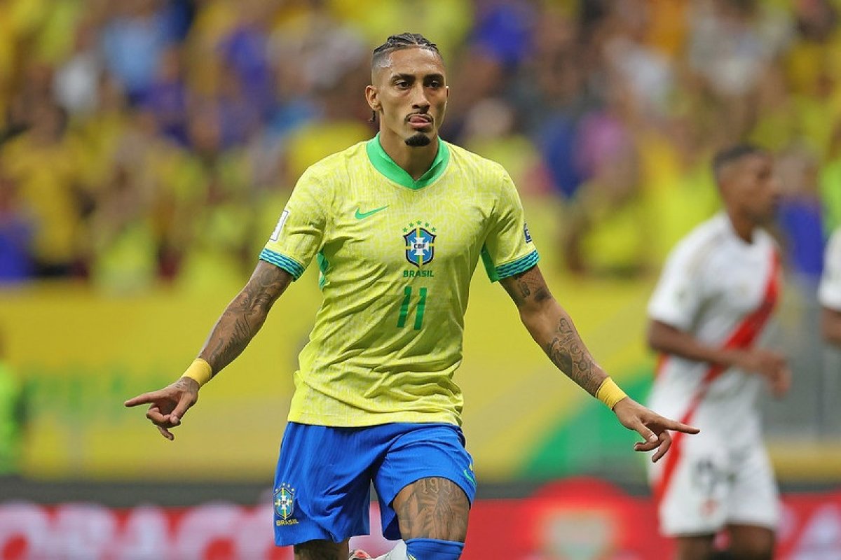 Raphinha é o único brasileiro na lista de indicados ao prêmio de melhor jogador do mundo 