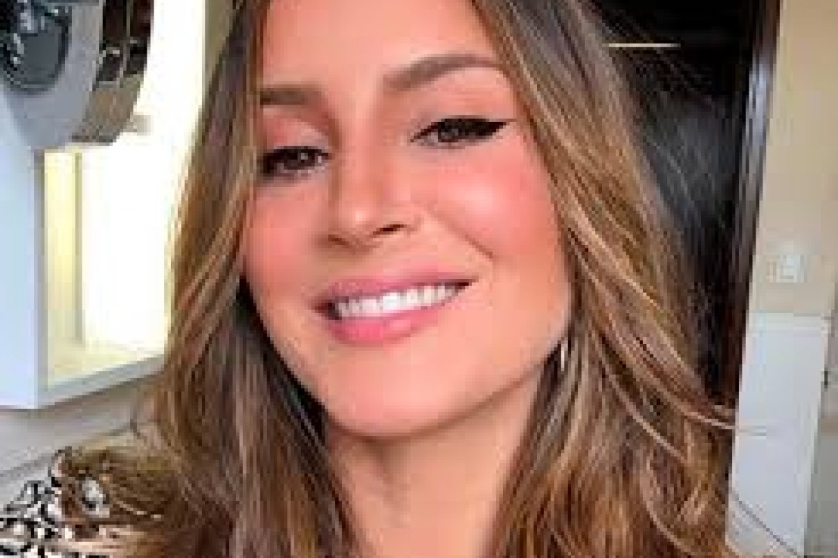 Claudia Leitte alerta fãs sobre golpe com falso convite 