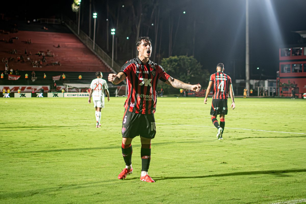 Após sair da zona de rebaixamento, Vitória aumenta chances de permanência na Série A
