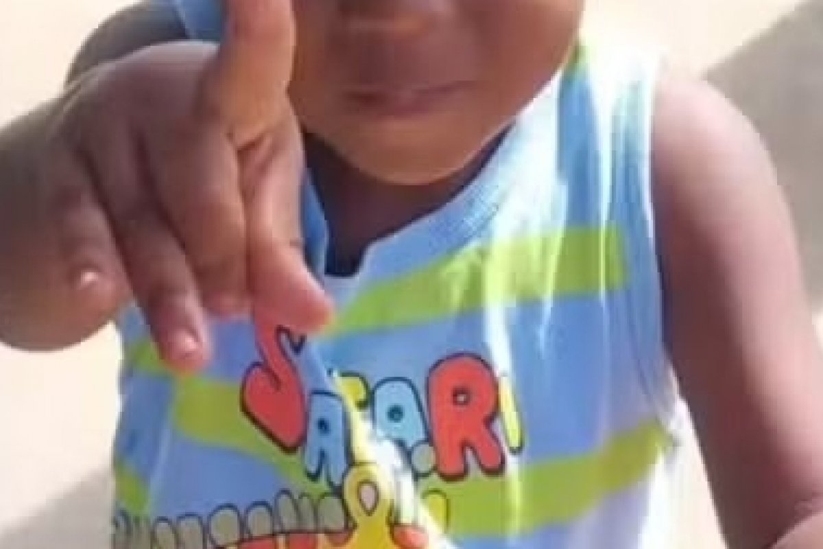 Menino de 2 anos morre afogado em piscina da casa dos avós na BA 