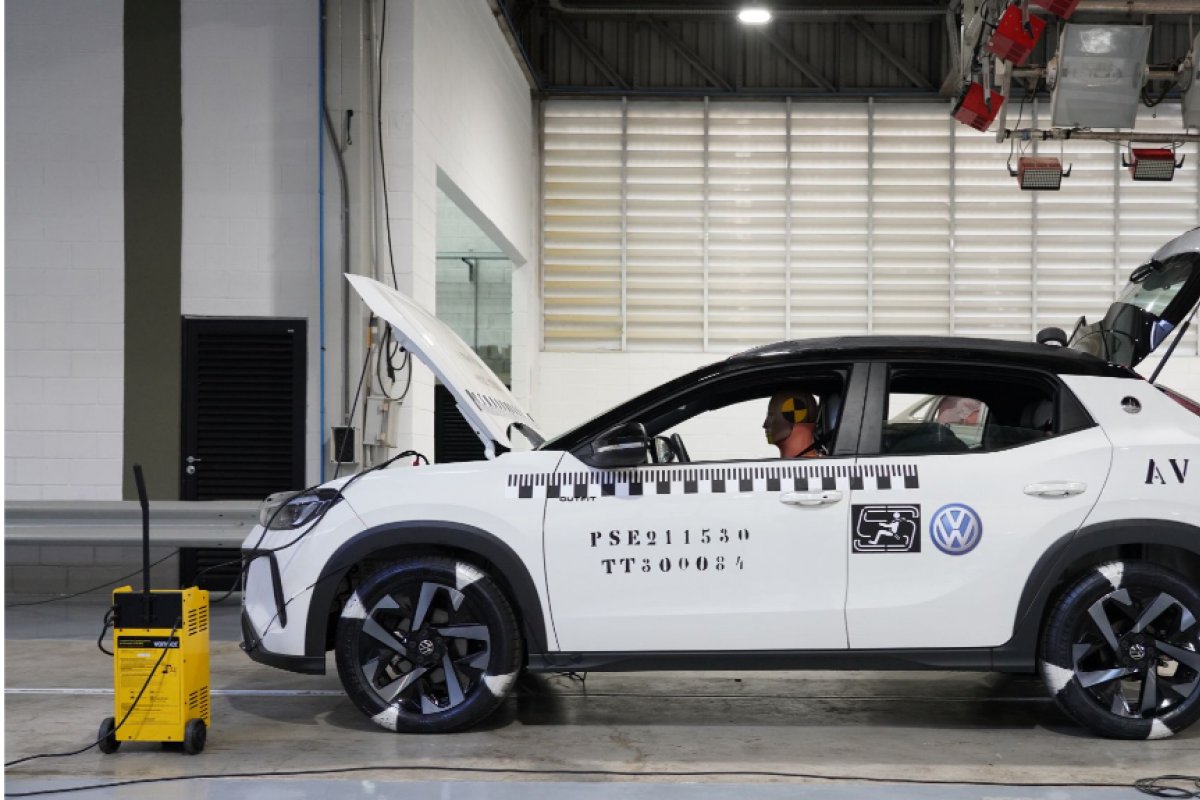 Volkswagen mostra teste de colisao com o Tera em fábrica 