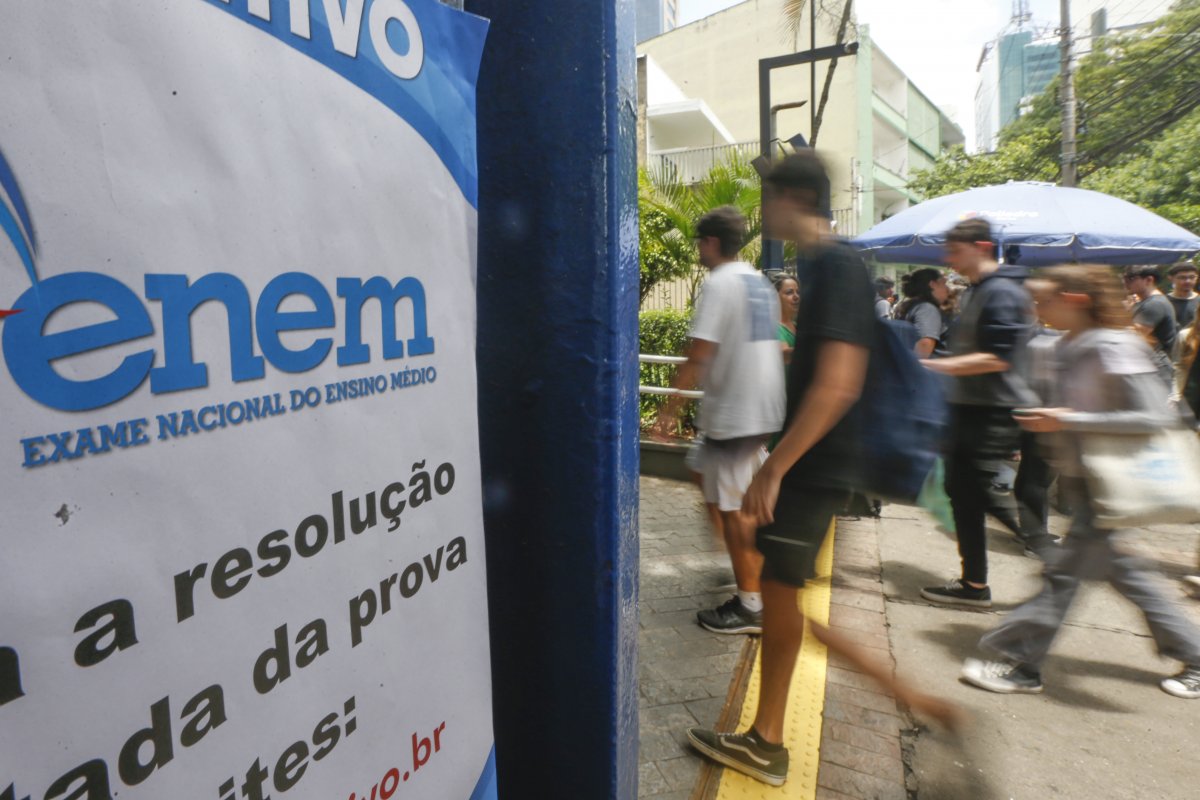 Enem 2025: 4,8 milhões participam do 1° dia de provas neste domingo (09)