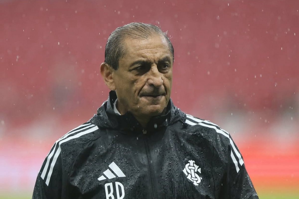 Vídeo: Técnico do Internacional, Ramón Díaz afirma: “Futebol é para homens, não para meninas”