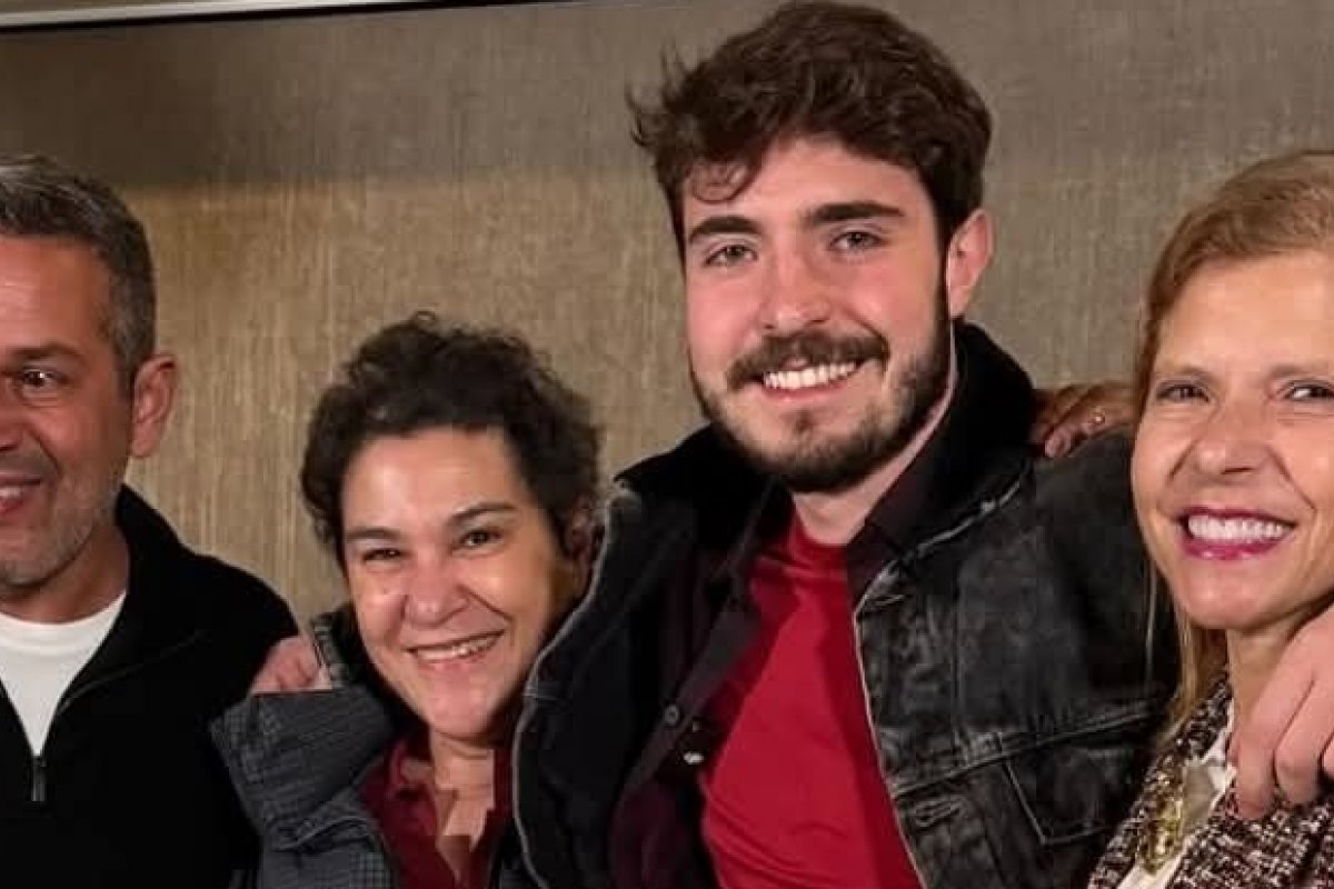 João Augusto Liberato completa 24 anos com festa em família! 