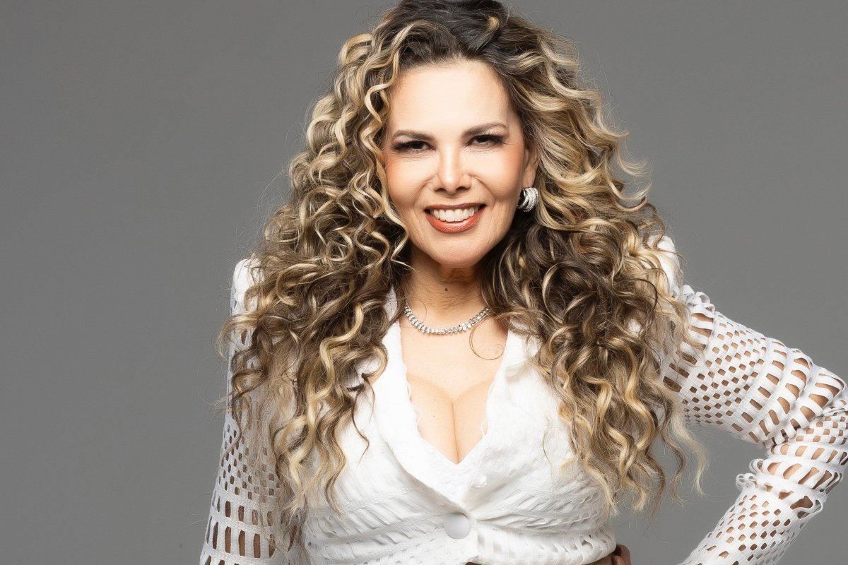 Márcia Freire abre sua temporada de fim de ano com apresentações em cinco estados!  