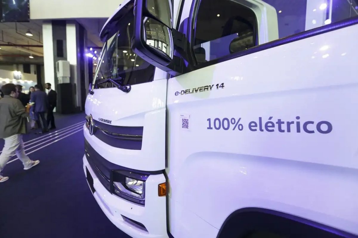 ABNT lança diretriz para qualificação de profissionais que atuam com veículos híbridos e elétricos
