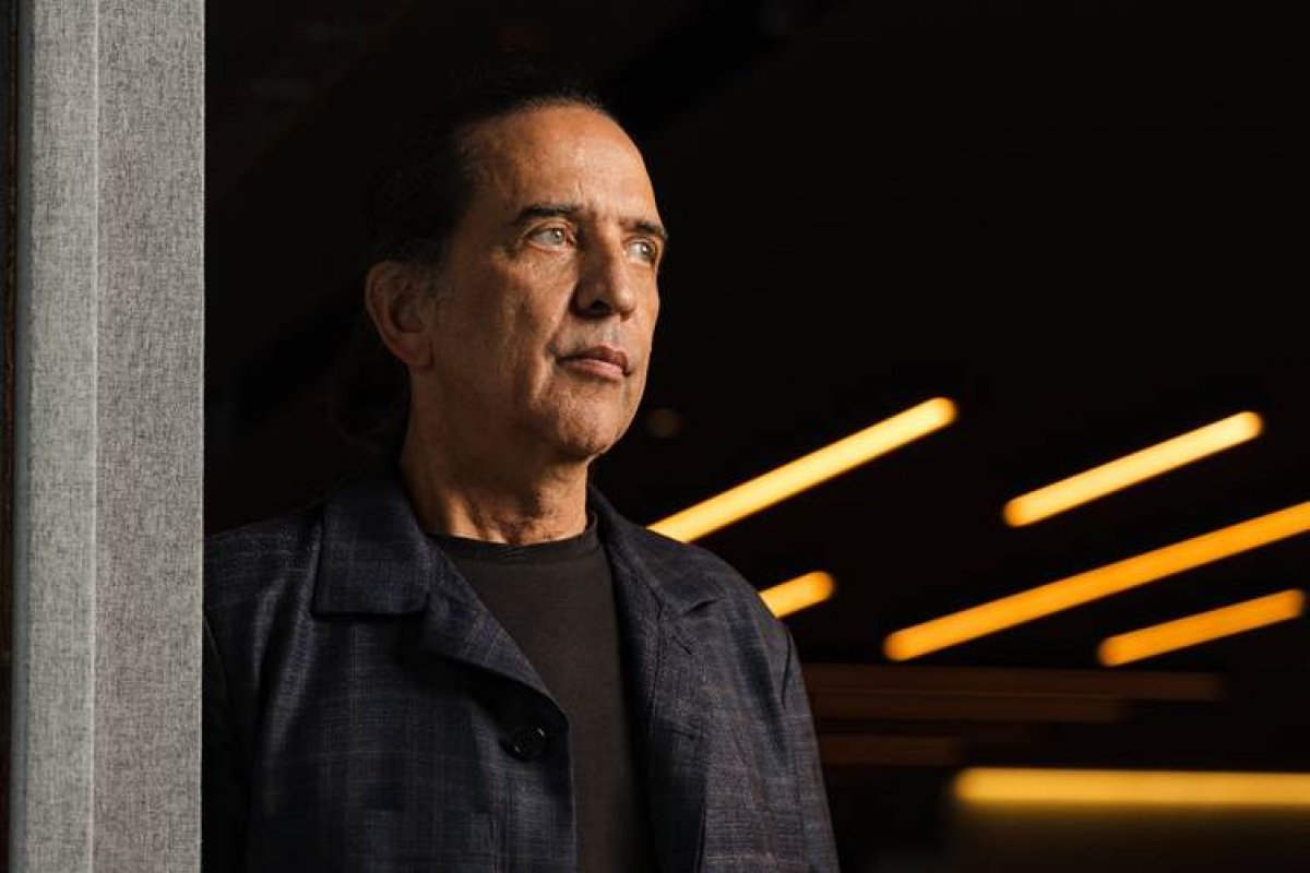 Ricardo Almeida, primeira marca de moda de luxo do Brasil se une, pela terceira vez consecutiva, à CBF para criar alfaiataria oficial da seleção brasileira de futebol para 2026! 