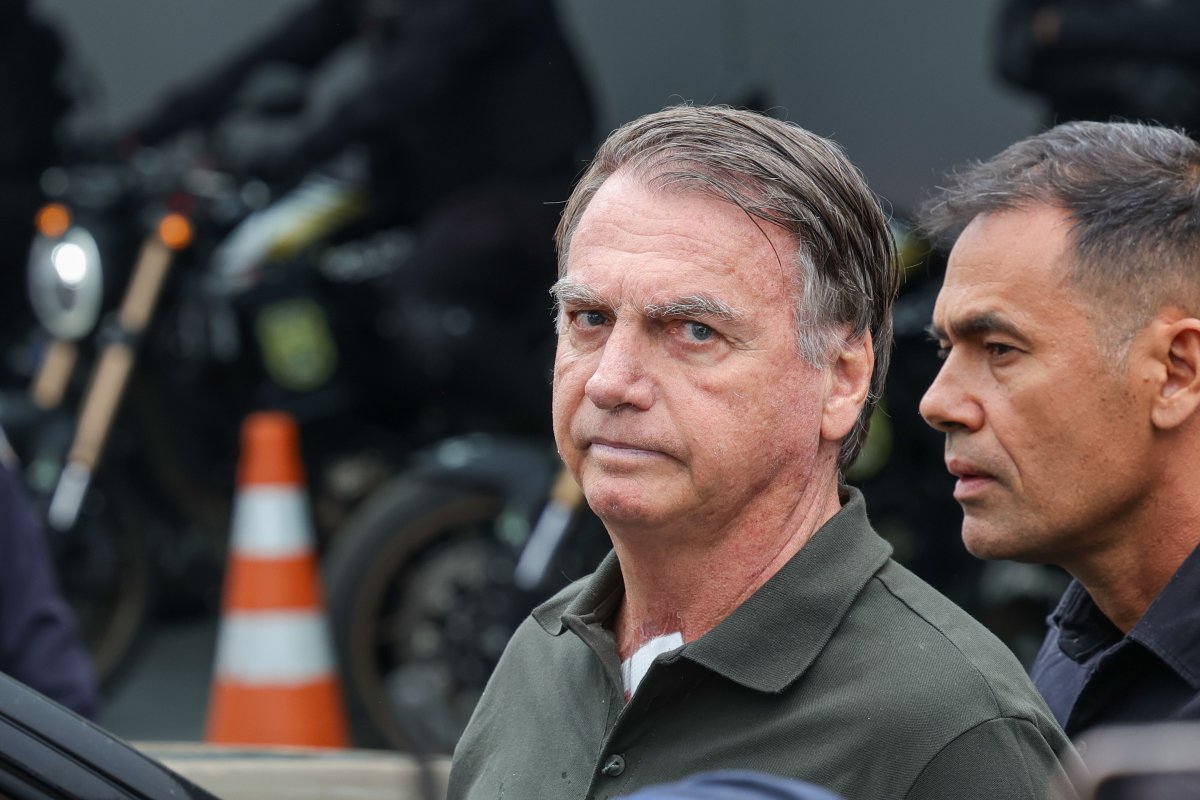 Bolsonarismo sofre 2ª tentativa de debandada, e filhos de ex-presidente reagem