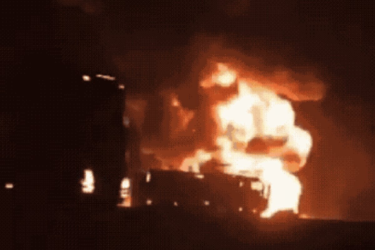 Vídeo: ônibus com peregrinos indianos pega fogo e deixa 45 mortos 