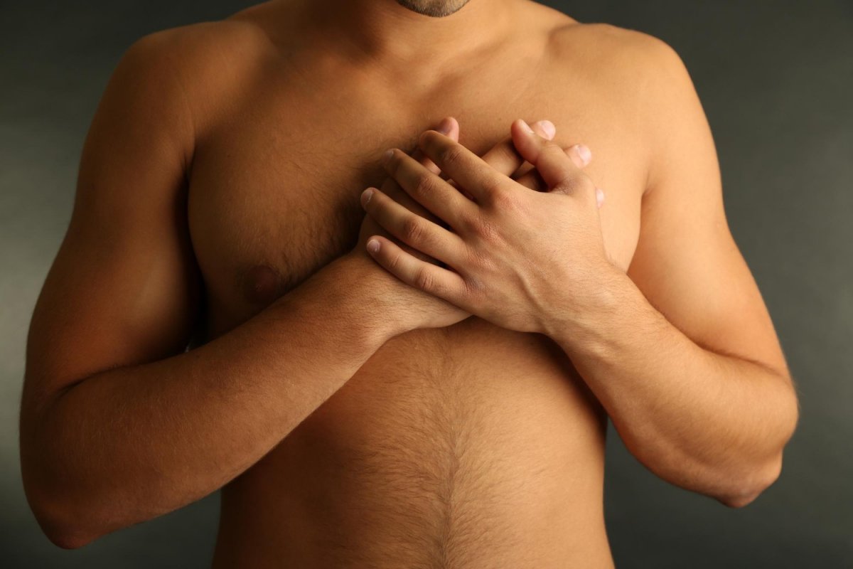 Especialistas alertam que câncer de mama em homens costuma ser diagnosticado tardiamente! 