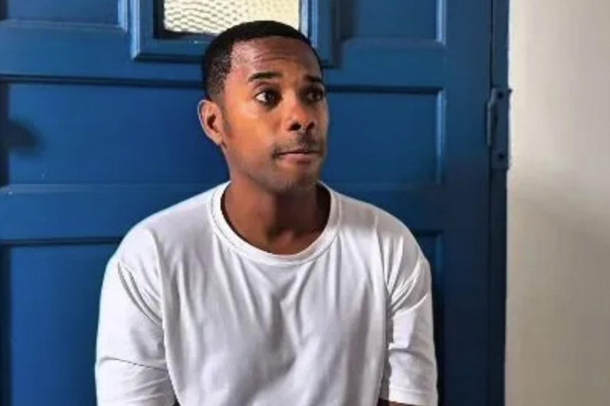 Robinho deixa "presídio dos famosos" e é transferido para outra penitenciária 