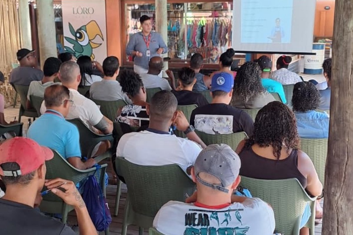 Após repercussão negativa de influenciadora, Abrasel e Food Qualy lançam programa para melhorar atendimento em bares e restaurantes de Salvador! 