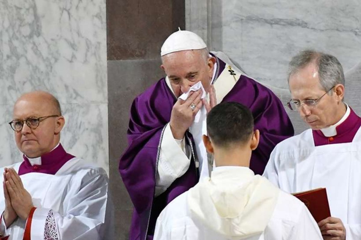 Papa Francisco cancela toda agenda desta sexta-feira (28)