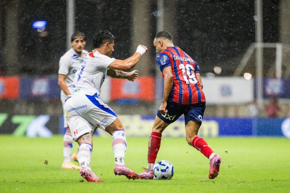 Bahia perde para o Fortaleza e liga alerta para vaga na Libertadores 