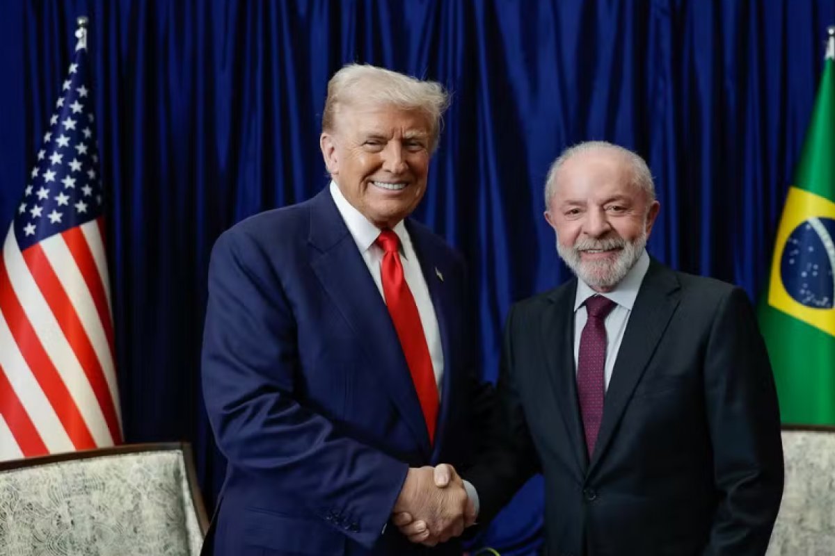 Imprensa internacional aponta queda de popularidade e 'química' com Lula como motivações para Trump reverter tarifaço contra o Brasil