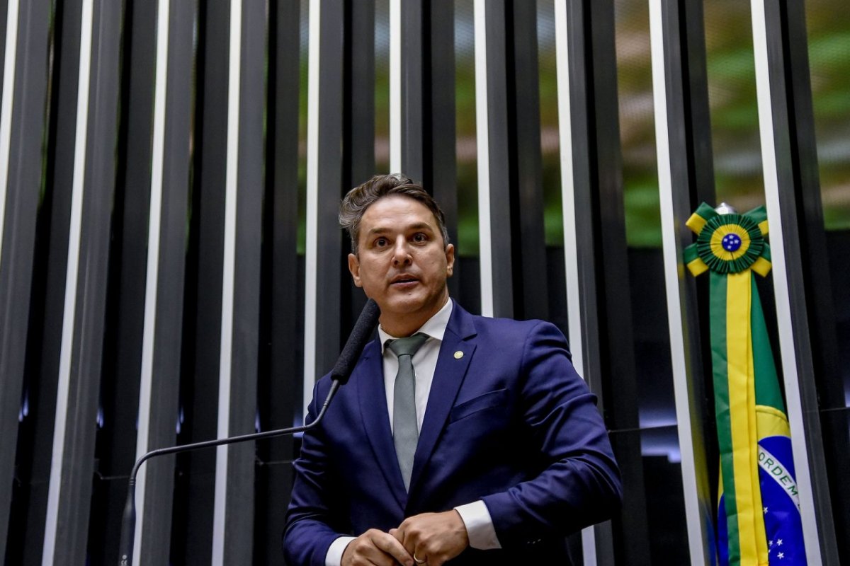 Vídeo: Bolsonaro preso: "um ataque direto à democracia", diz líder da oposição na Câmara 
