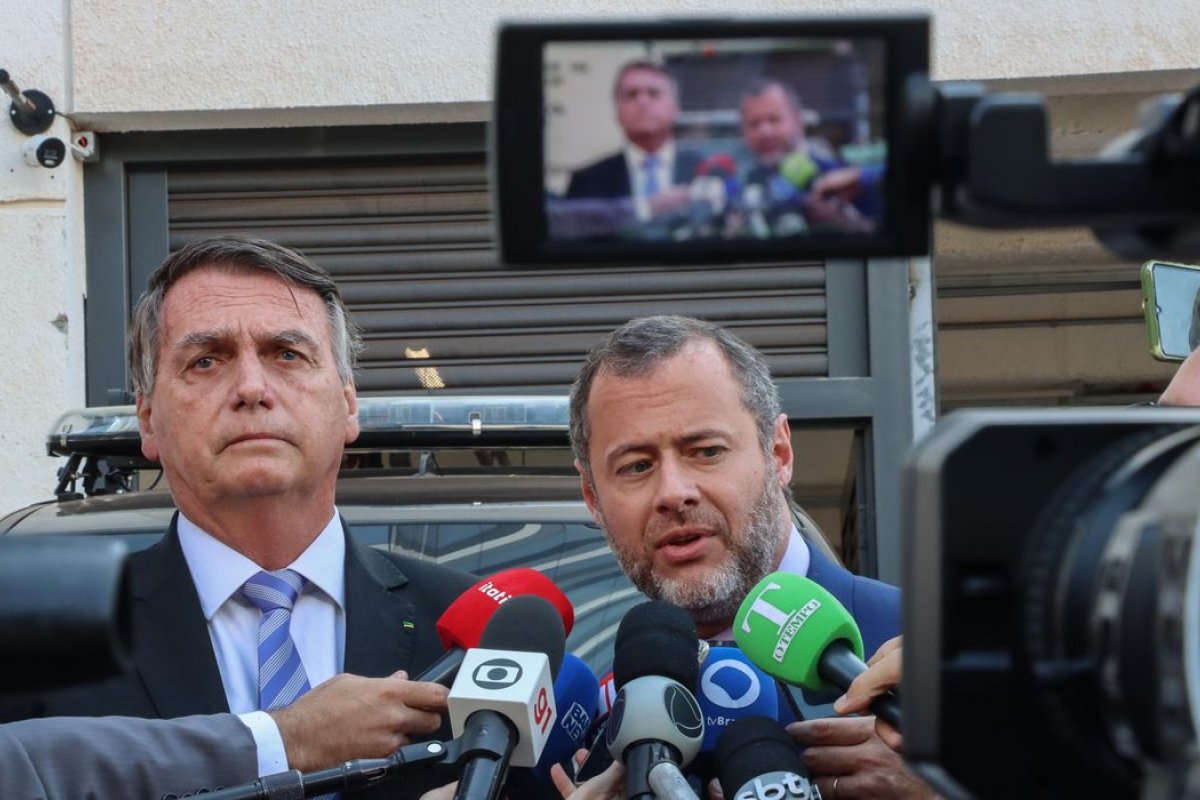 Defesa de Bolsonaro fala em 'perplexidade' com prisão e cita liberdade religiosa de 'vigília de orações'