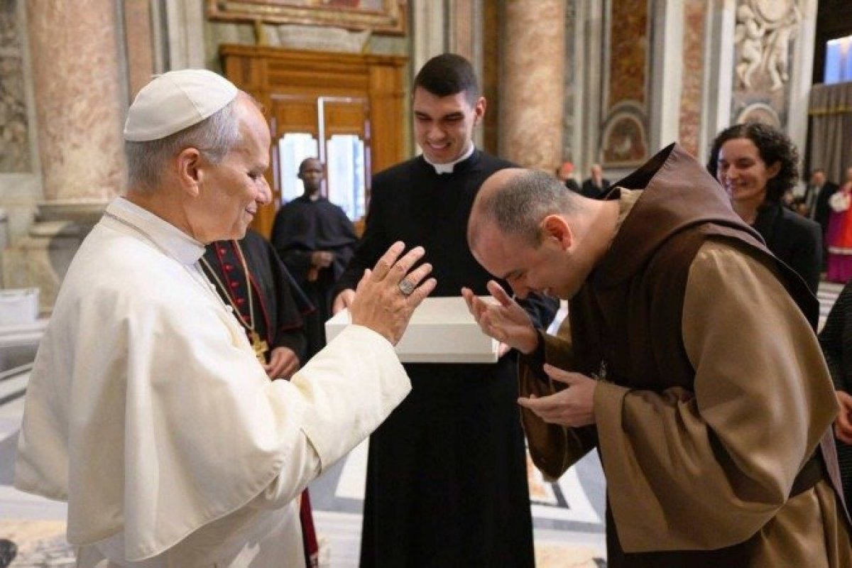 Frei Gilson se encontra com o Papa Leão XIV em Roma! 