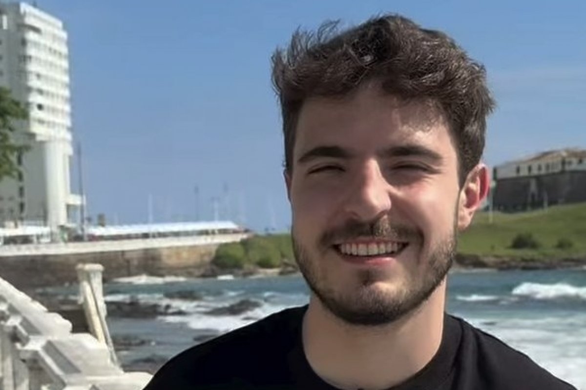 Filho de Gugu Liberato desembarca em Salvador para encontrar Carla Perez!