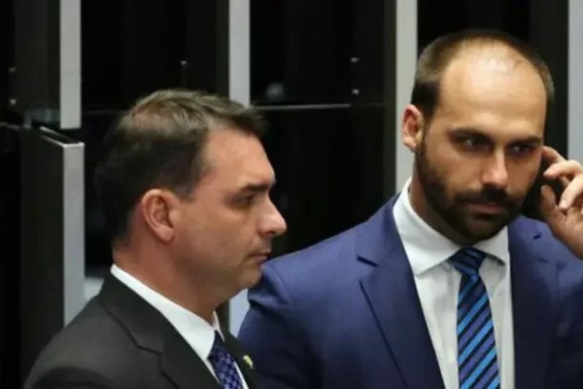 Moraes classifica como 'patéticas' ações de Eduardo e Flávio Bolsonaro