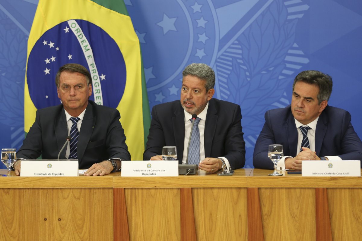 Lira diz que prisão de Bolsonaro não se justifica e 'reabre feridas da polarização'