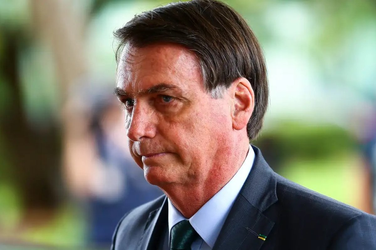 Defesa de Bolsonaro volta a pedir prisão domiciliar e sustenta agravamento da saúde