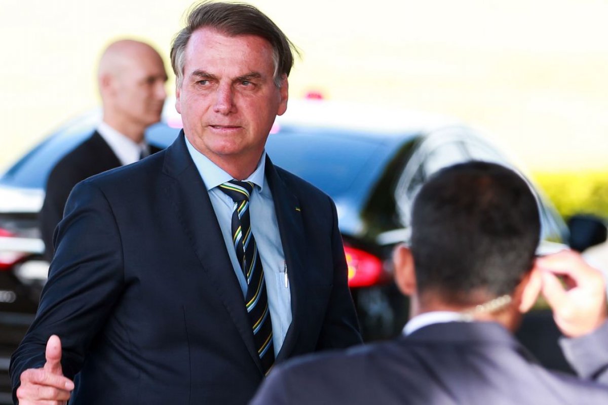 Bolsonaro vai à posse do novo presidente do Uruguai