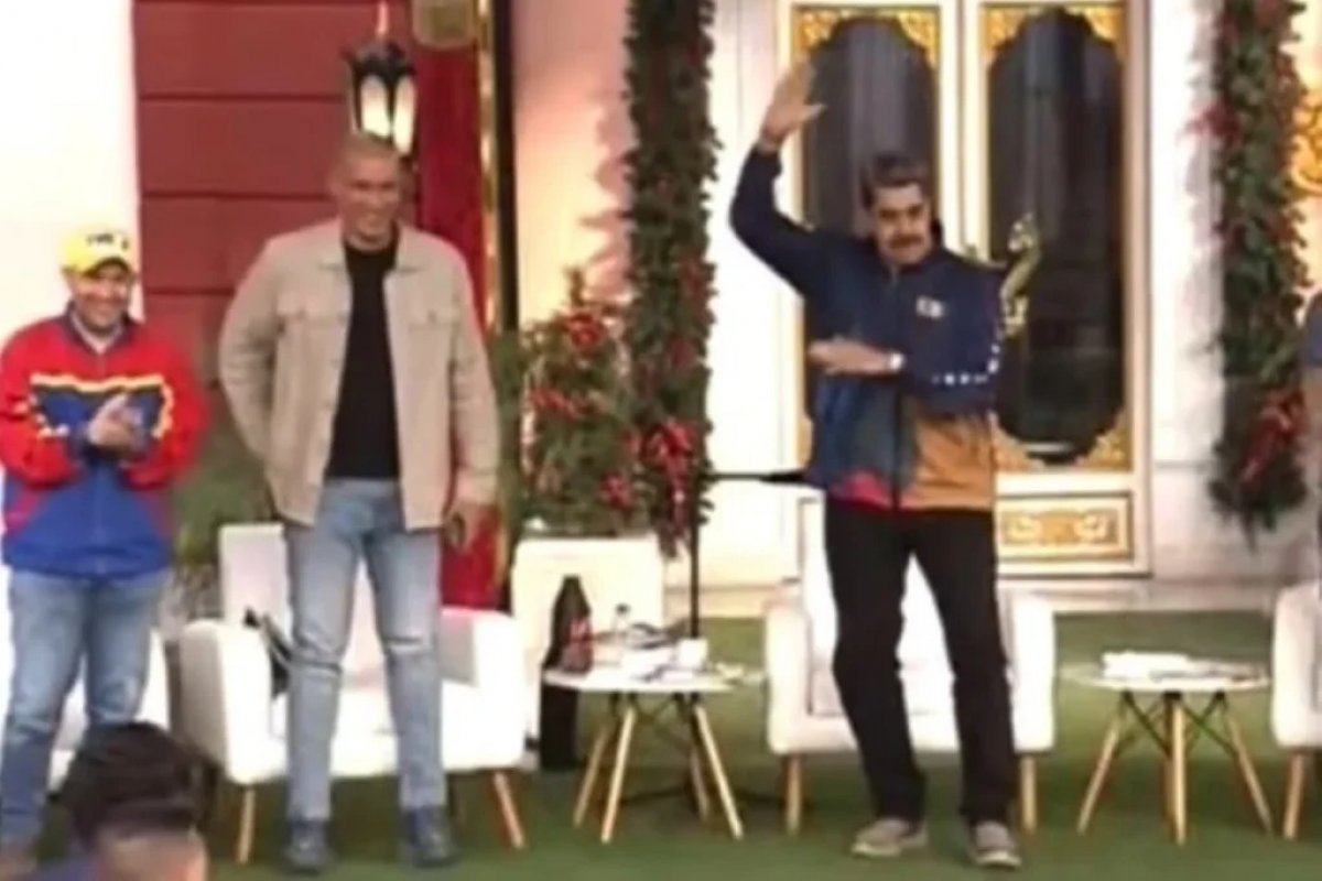 Vídeo: Maduro usa remix de discurso e faz dança durante ato estudantil em Caracas
