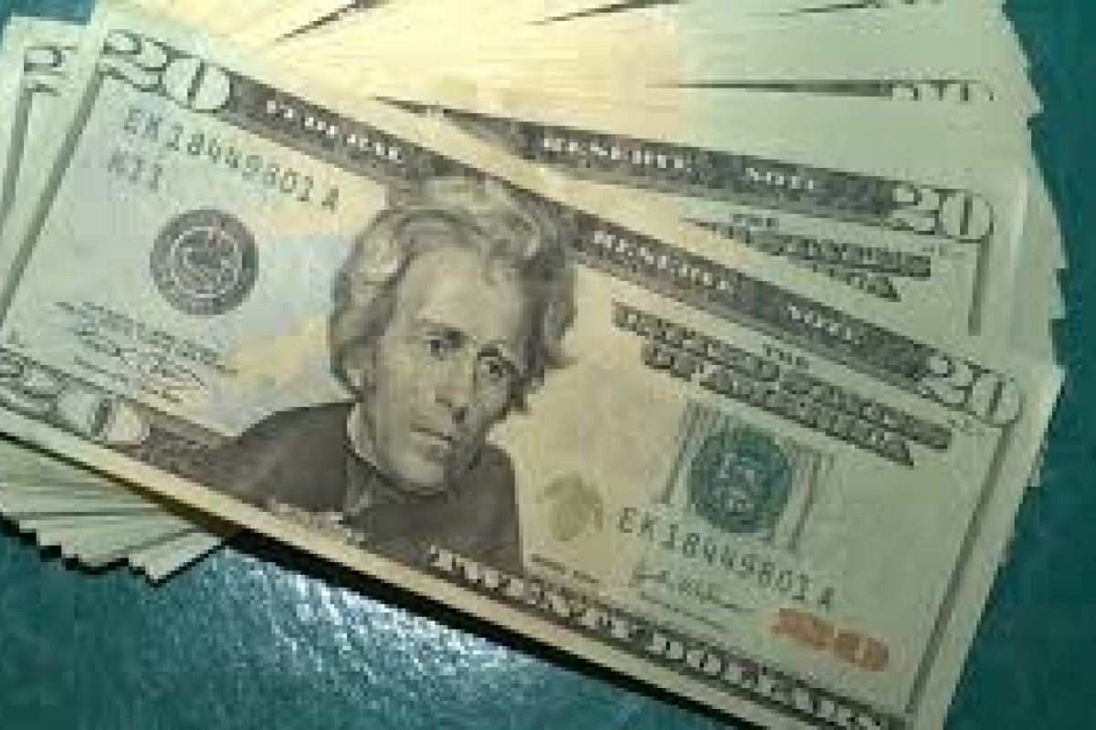 Dólar aproxima-se de R$ 4,50, e bolsa cai 2,56% com coronavírus