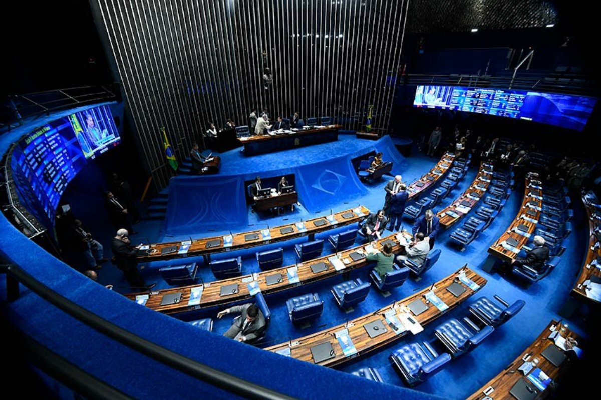 Senado deve votar aposentadoria integral para agentes de saúde nesta terça