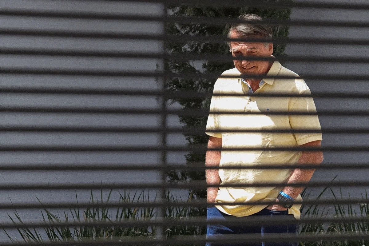 Aliados de Bolsonaro fazem paralelo com Lula e torcem por permanência na PF, mas temem Papuda