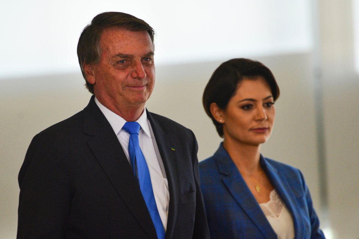 Bolsonaro pede autorização ao STF para receber nova visita de Michelle