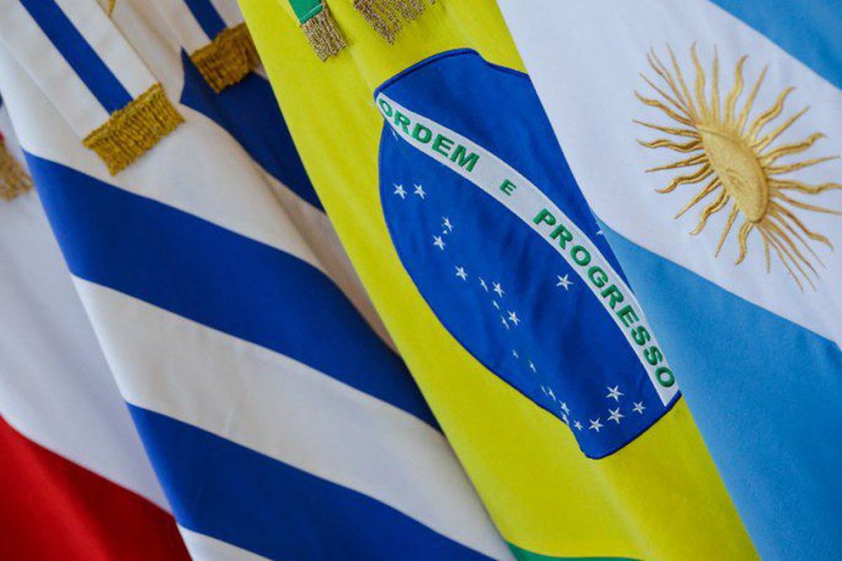 Estudantes e docentes do Mercosul ganham benefício do visto gratuito