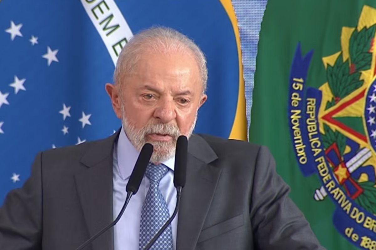 Vídeo: Lula diz que isenção do IR dá visibilidade aos 'invisíveis da elite' e que mundo não pode continuar sendo desigual 