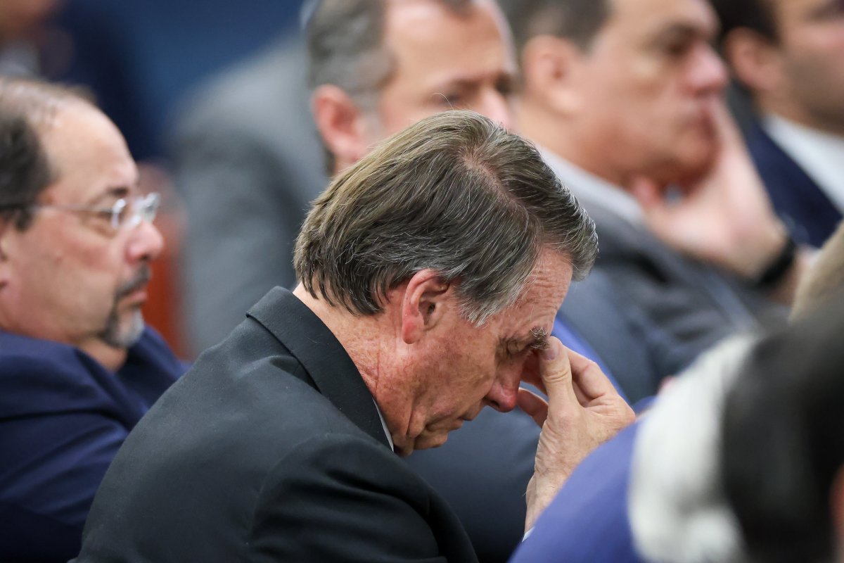 Entenda tamanho de penas de Bolsonaro e réus da trama golpista, mensalão e Lava Jato