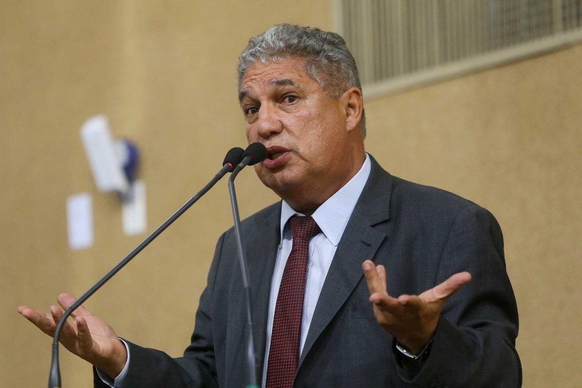 “Só ganha nas pesquisas”, diz Rosemberg Pinto ao ironizar liderança de ACM Neto na corrida pelo governo da Bahia