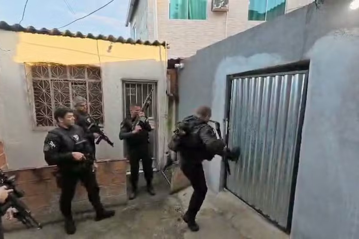 Grupo que extorquia empresas próximo a refinaria no Rio de janeiro é alvo de Operação da Polícia Civil