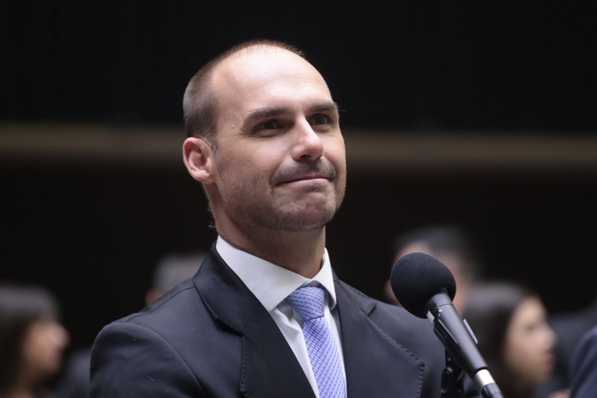 Proibido de votar na Câmara, Eduardo Bolsonaro votou na sessão do Congresso Nacional desta quinta-feira