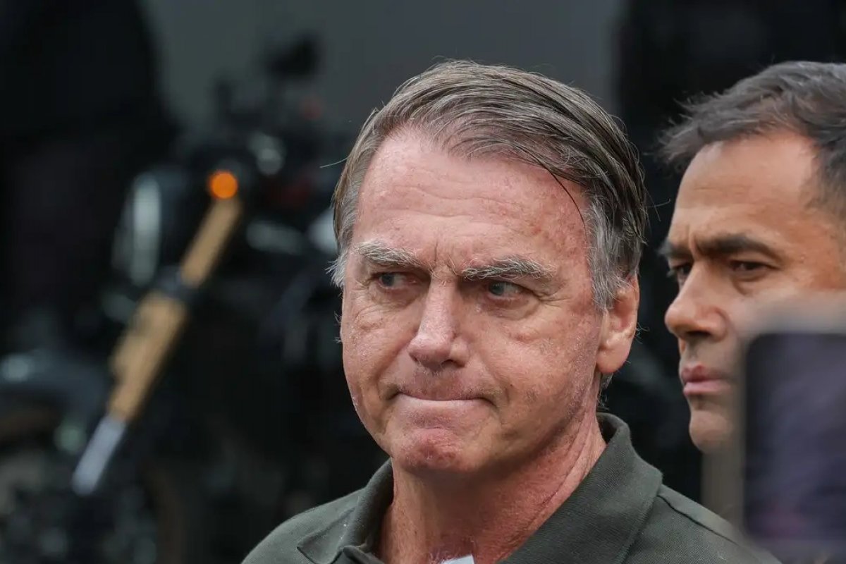 Partido Liberal suspende salário e atividades partidárias de Bolsonaro