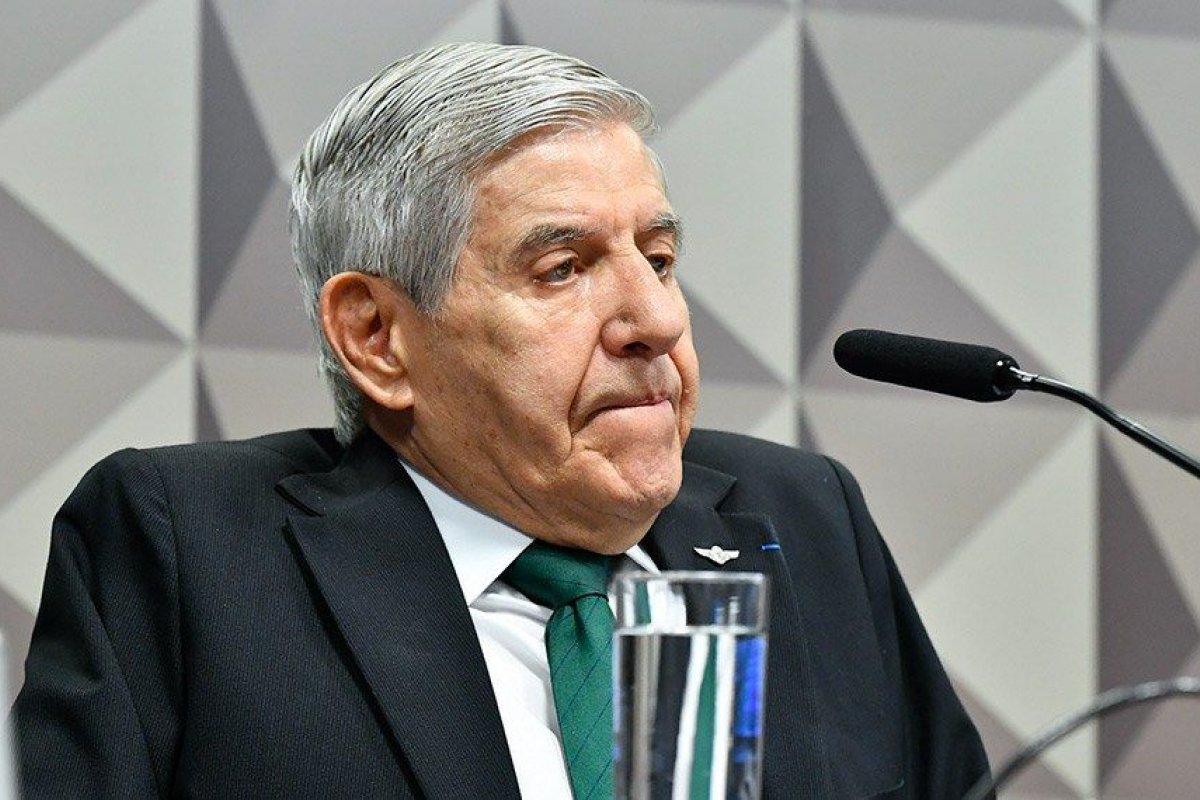 PGR apresenta parecer favorável a prisão domiciliar do general Augusto Heleno
