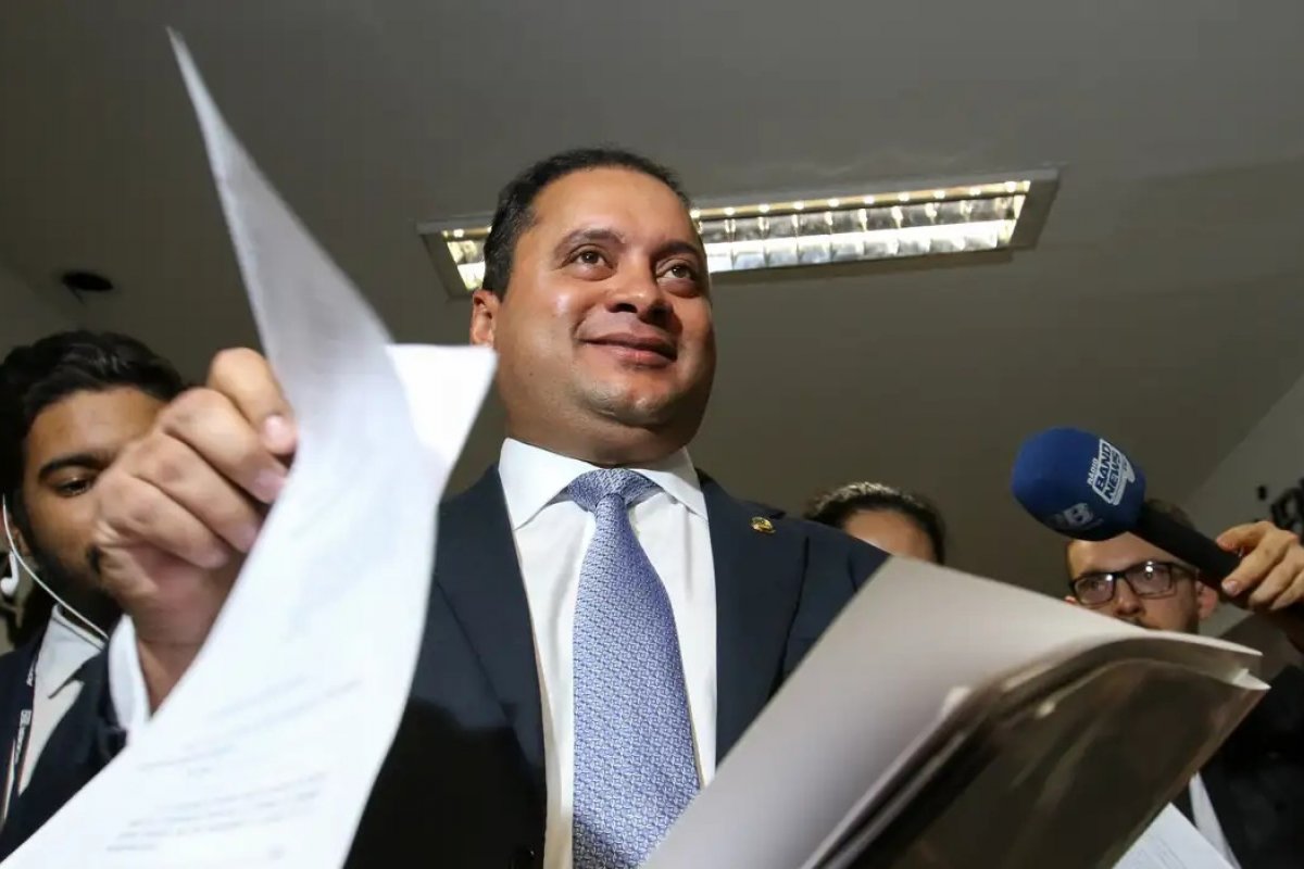 Wewerton sinaliza relatório favorável à indicação de Jorge messias ao Supremo