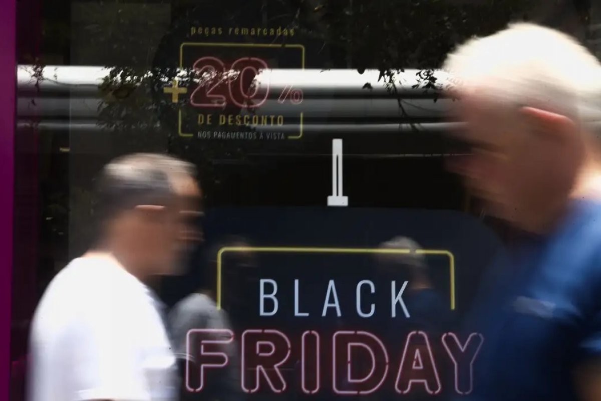 Black Friday 2025 gera memes nas rede sociais 
