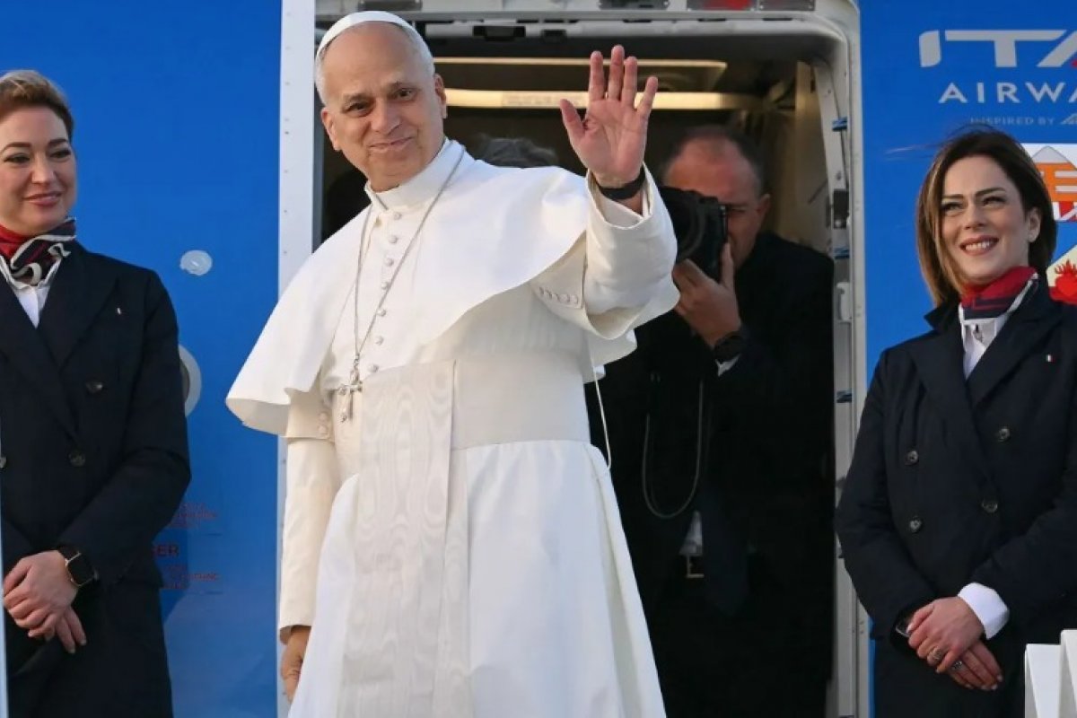 Falha em software da Airbus causa atrasos e cancelamentos de voos no mundo; avião do papa é afetado