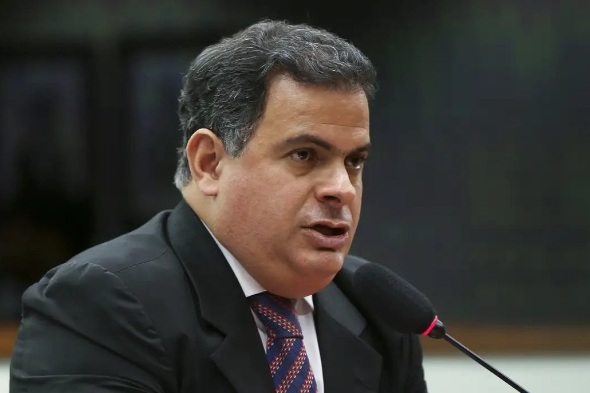 PF apreende documentos sobre negócio imobiliário com deputado Carlos Bacelar, diz site